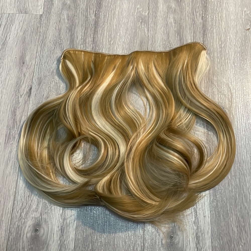 Blonde highlighted extensions 14”